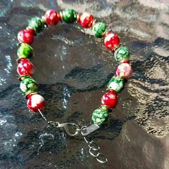 Christmas themed bracelet - Picture 3 of 4